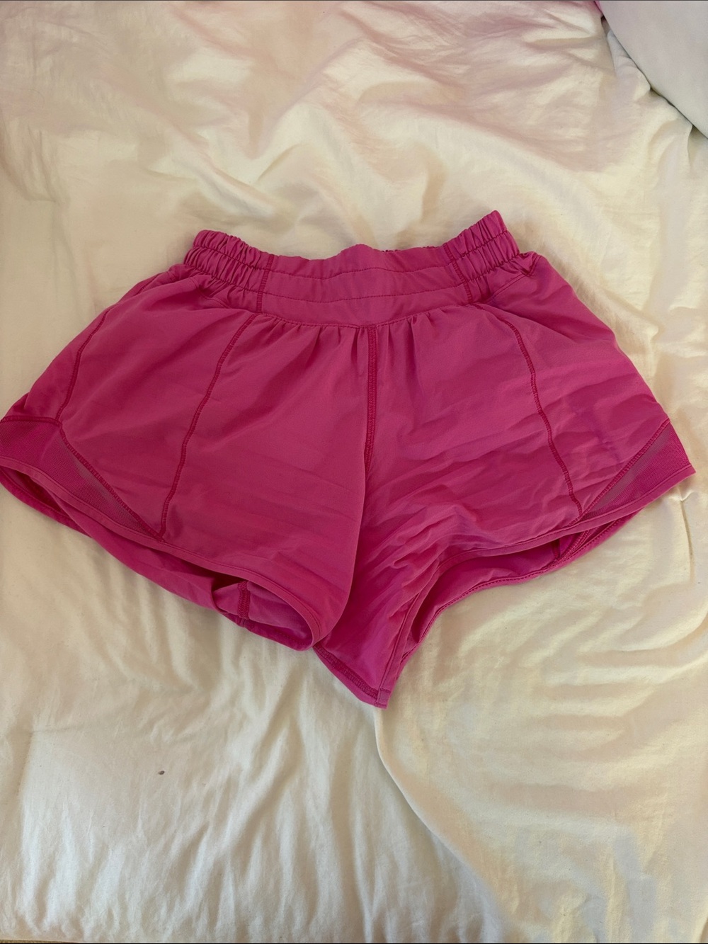 lululemon sonic pink hotty hots size 0 4 inch low rise